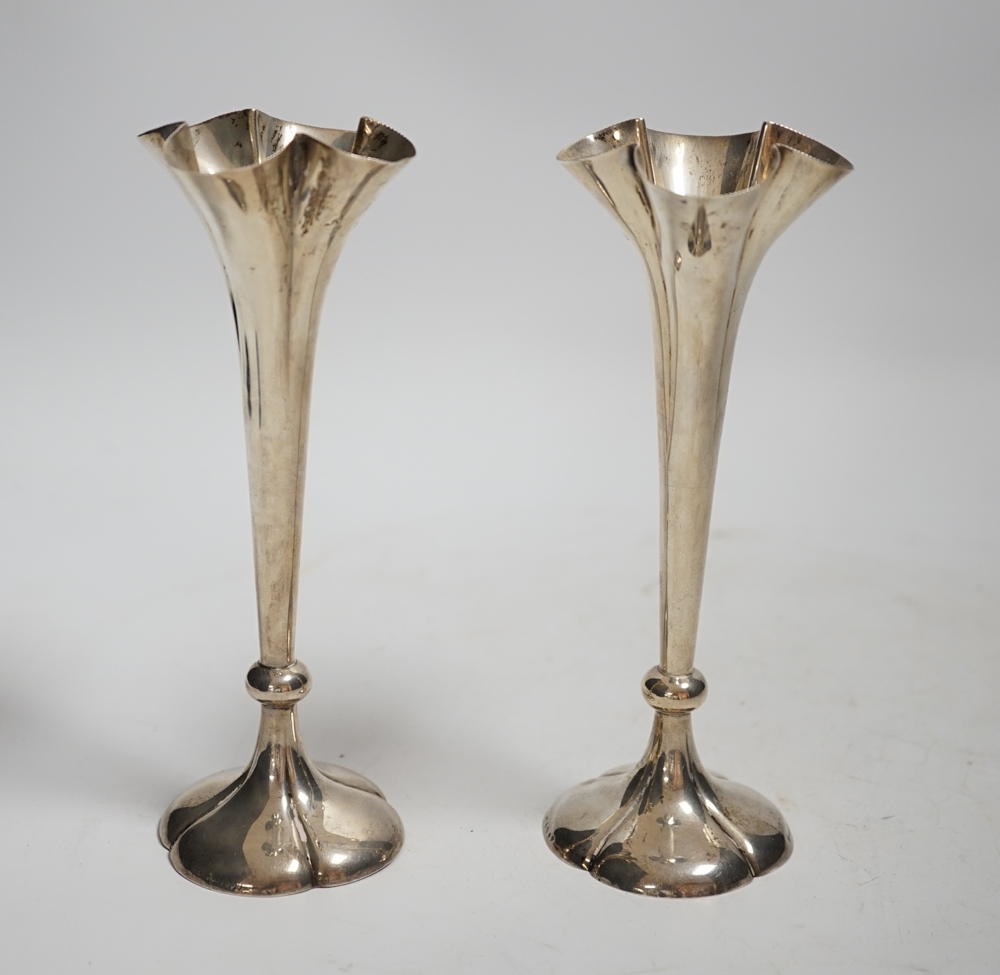 A pair of Edwardian silver posy vases, London, 1906, 16.8cm, weighted.